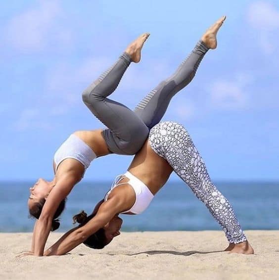 5 Lý Do Bạn Nên Rủ Ngay Hội Bạn Thân Tập Yoga 3
