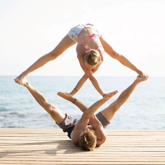 Lưu Ngay Những Tư Thế Sống Ảo Đẹp Cùng Yoga Với Hội Bạn Thân 25