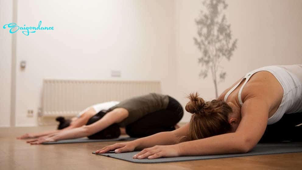 Yin Yoga thường được thực hành trong phòng có hệ thống sưởi để giúp cơ bắp của bạn trở nên đàn hồi hơn - điều kiện quan trọng giúp cơ thể giữ được động tác dẻo dai trong khoảng thời gian dài.