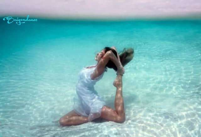 Aqua Yoga (Yoga Dưới Nước): Đặc Điểm, Lợi Ích và Lưu Ý Khi Tập 14