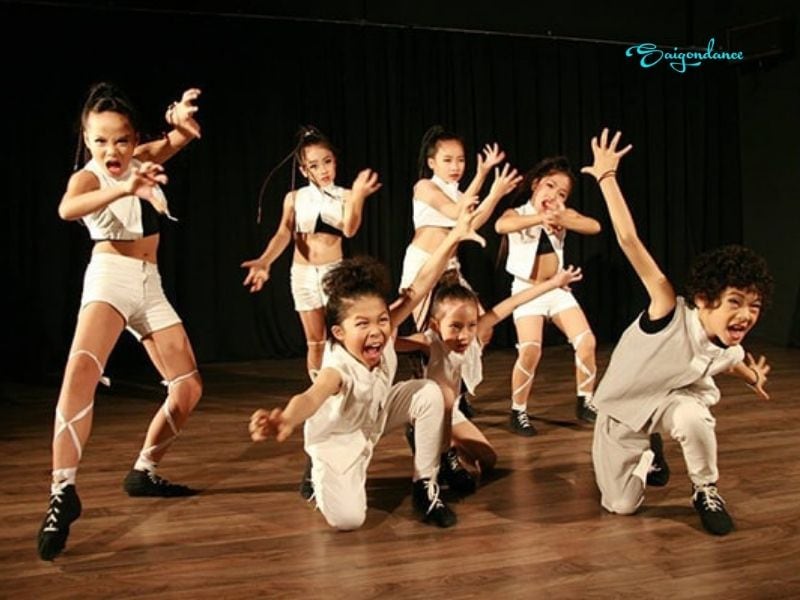 Nhảy hiện đại (Modern Dance) là một bộ môn nghệ thuật và thể thao kết hợp