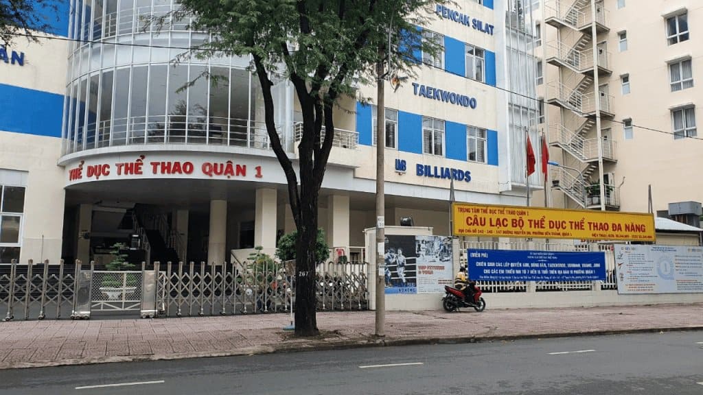 Main entrance of District 1 Sports Center at 143 Nguyen Du (Source: Internet)